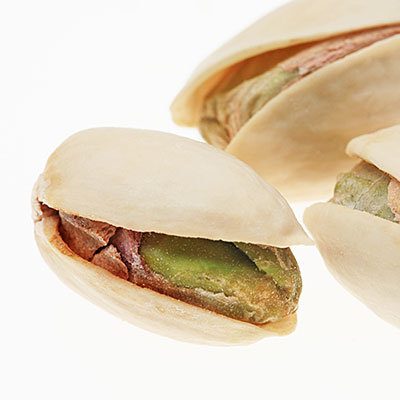 eat pistachios as a snack