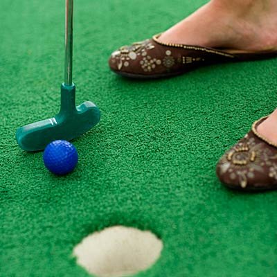 play-mini-golf