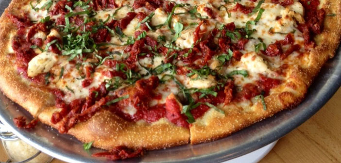 smartmag-featured-image-weight-loss-recipes-white-bean-basil-sun-dried-tomato-pizza