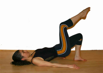 pilates-exercises-pelvic-shift-thigh-lift-2