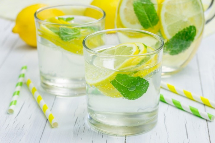 glasses of lemon water with mint