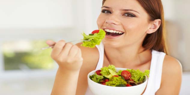 woman eating low carb diet