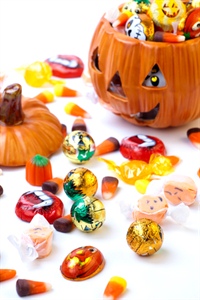Food Fight: Which Halloween Candy is Healthier?