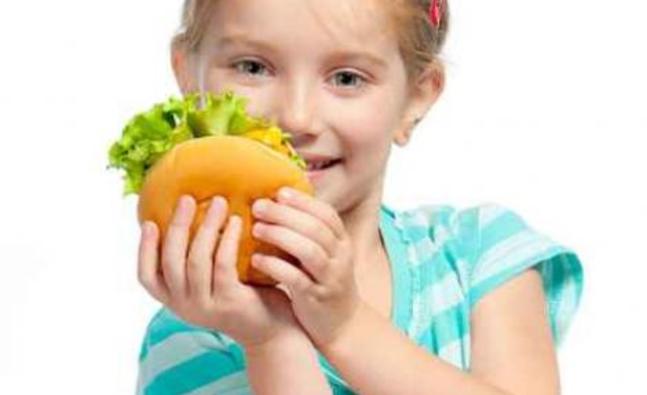 child_eating_burger_431201672_detail.jpg