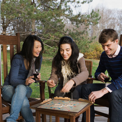 friends-playing-scrabble