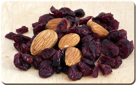 Almond and raisins